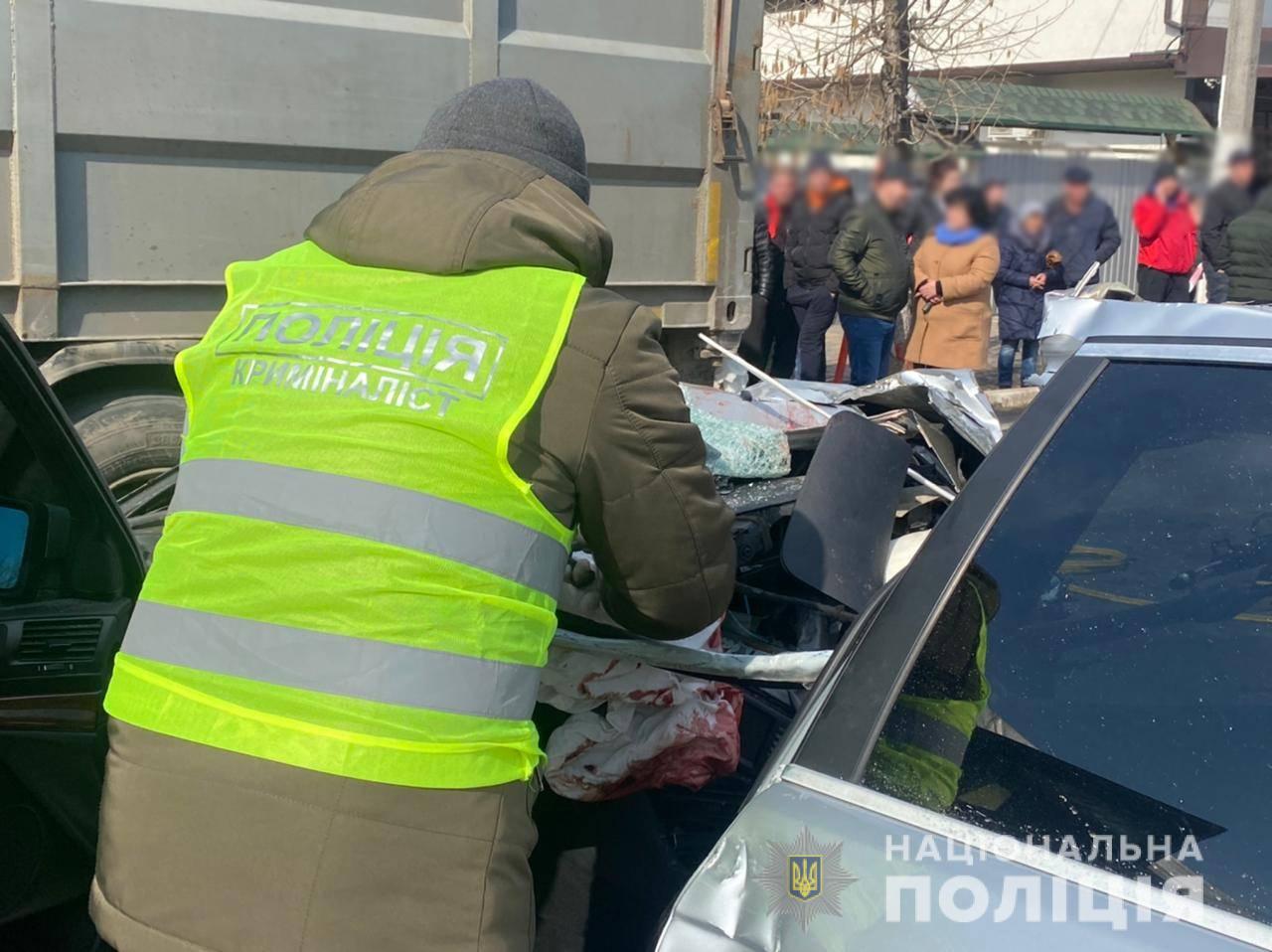 Под Одессой BMW врезался в грузовик. Погибли две 17-летние девушки. Фото: Нацполиция